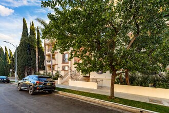 1621 Barry Ave in Los Angeles, CA - Building Photo - Building Photo