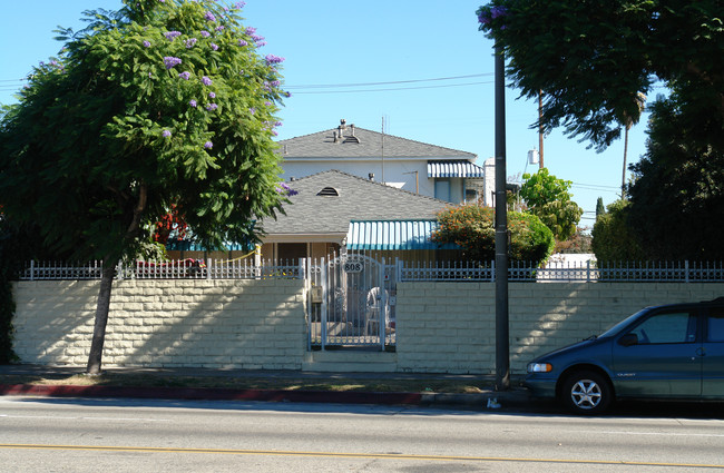 808 S Glendale Ave in Glendale, CA - Building Photo - Building Photo