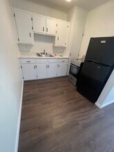 720 1/2 N Main st Apt A, Unit B in Sand Springs, OK - Building Photo - Building Photo