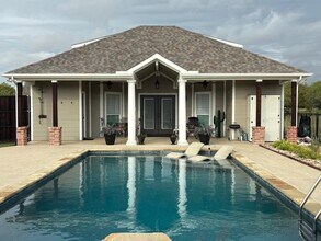 4275 Old Thomas Rd, Unit Unit 3  Pool House Apt in Aubrey, TX - Foto de edificio - Building Photo