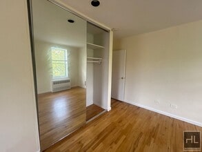 GRAND CENTRAL PARKWAY in Queens, NY - Building Photo - Building Photo