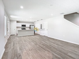 3821 SW 43rd Ct, Unit 315 in Ocala, FL - Building Photo