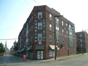 Woodburn Courtyard Apartments in Cincinnati, OH - Building Photo - Building Photo