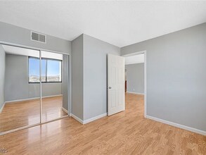 3930 University Center Dr in Las Vegas, NV - Building Photo - Building Photo