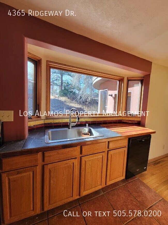 4365 Ridgeway Dr in Los Alamos, NM - Building Photo - Building Photo