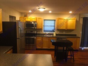 910 Lanore Dr in Urbana, IL - Building Photo - Building Photo