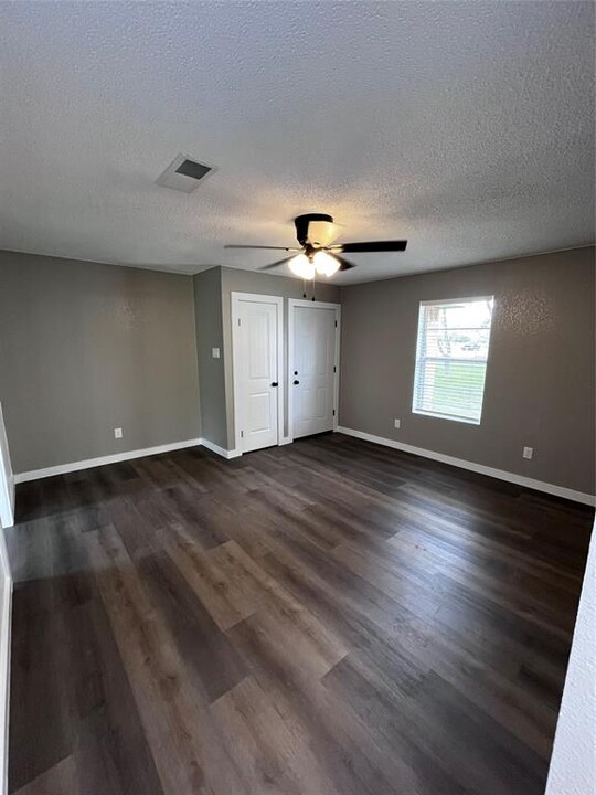 7014 Troy St-Unit -2 in Santa Fe, TX - Building Photo
