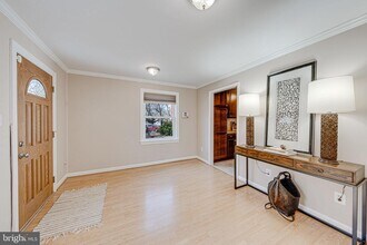2400 Huntington Ave in Alexandria, VA - Building Photo - Building Photo