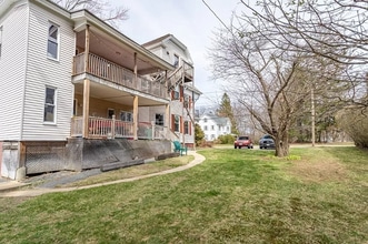 315 Elm St, Unit Unit 3 in Gardner, MA - Foto de edificio - Building Photo