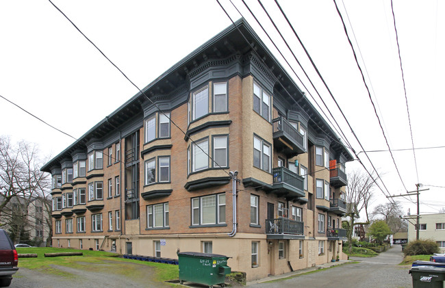 Hillcrest Apartments in Seattle, WA - Building Photo - Building Photo