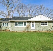 1 Dogwood St in Sag Harbor, NY - Building Photo