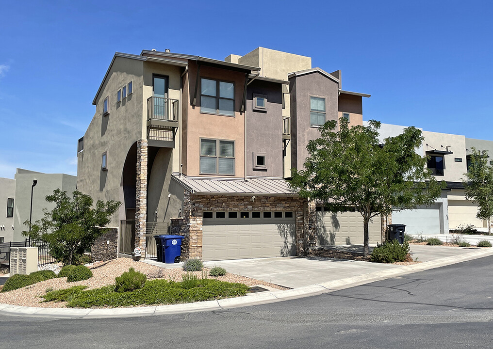 Villa Loma Townhomes in Albuquerque, NM - Building Photo