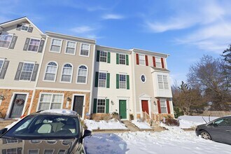 12212 Densmore Ct in Woodbridge, VA - Building Photo - Building Photo