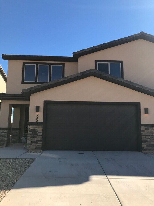 499 530 W in Hurricane, UT - Building Photo