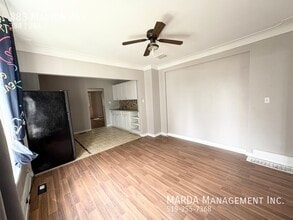 CHARMING 3 BED/2 BATH TOWNHOUSE - WALKERVI in Windsor, ON - Building Photo - Building Photo