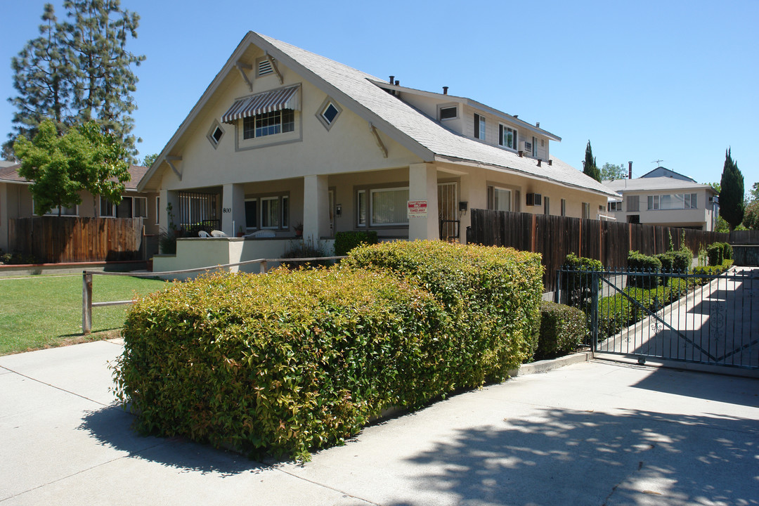 800 Marengo Ave in Pasadena, CA - Building Photo