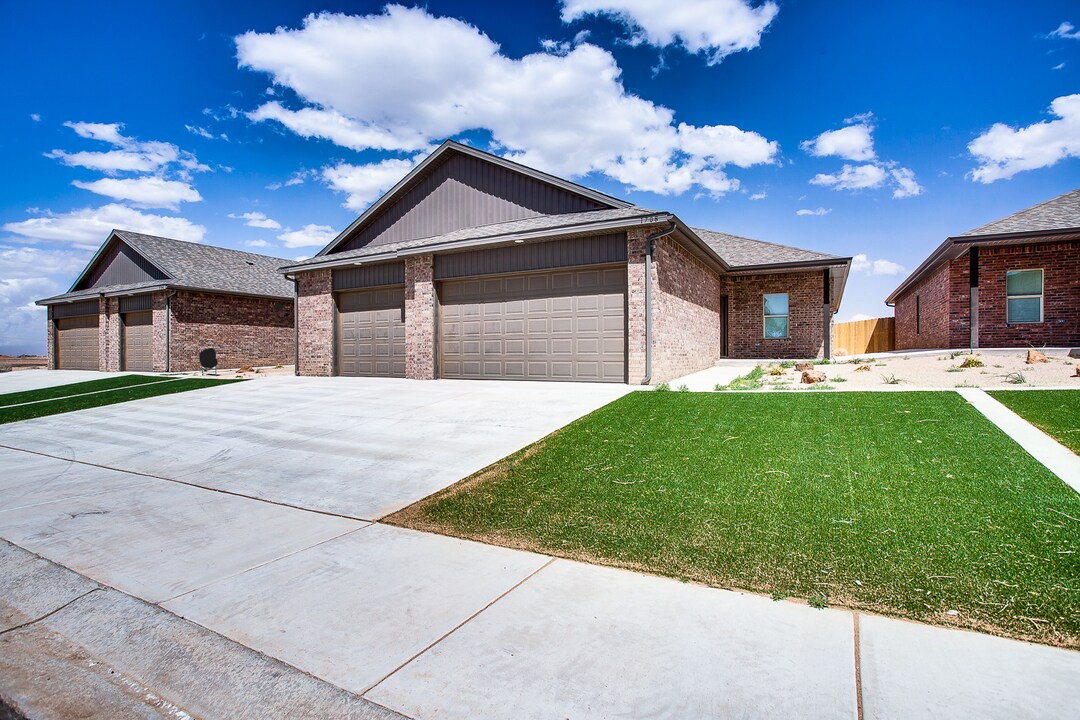 1806 Corpus Ave in Wolfforth, TX - Building Photo