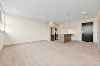 400 Dorchester St, Unit Unit 203 in Boston, MA - Building Photo - Building Photo