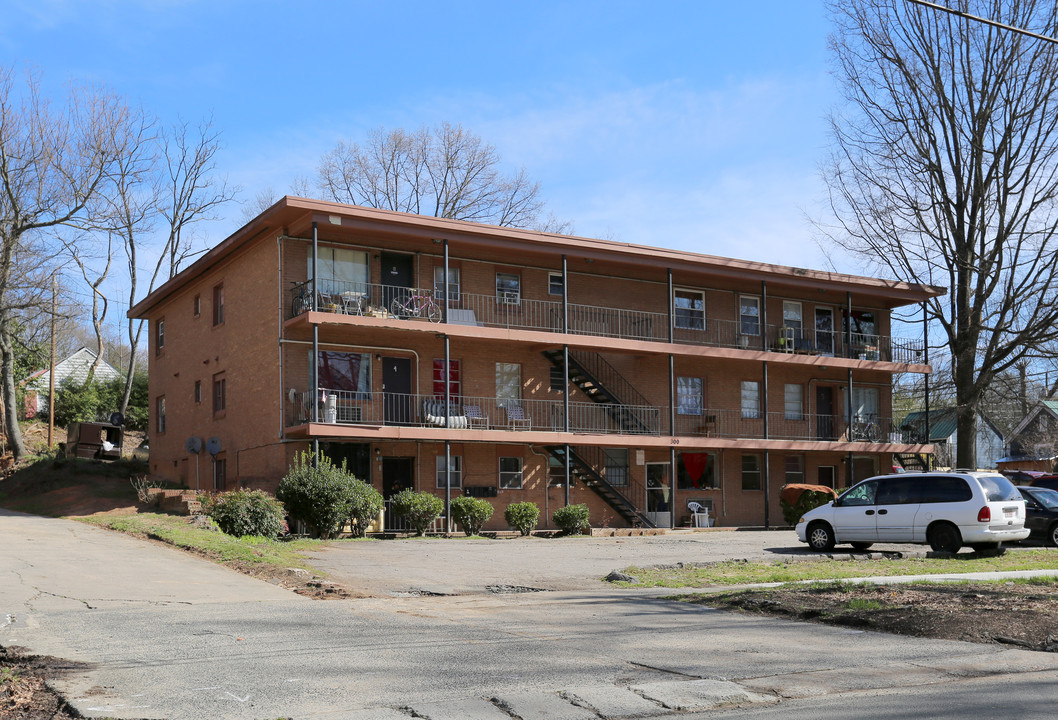 300 W Trinity Ave in Durham, NC - Building Photo