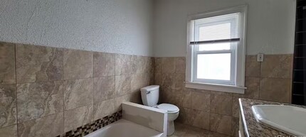 74 S Anderson Ave in Pontiac, MI - Building Photo - Building Photo