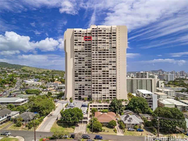 1717 Mott Smith Dr in Honolulu, HI - Building Photo