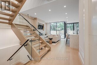 188 Duplex Ave in Toronto, ON - Building Photo - Building Photo