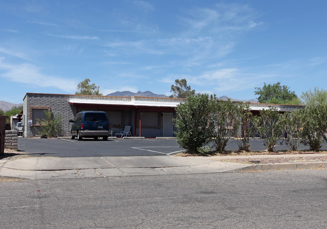 Sun Vista Apartments in Tucson, AZ - Building Photo - Building Photo