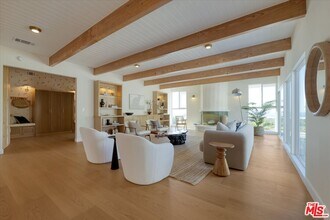 211 Bellino Dr in Los Angeles, CA - Building Photo - Building Photo