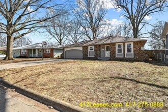 810 E Rosebrier St in Springfield, MO - Foto de edificio - Building Photo