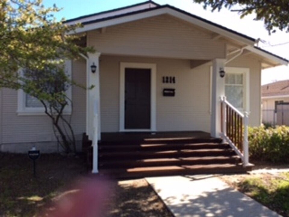 1214 Bay St in Santa Cruz, CA - Building Photo