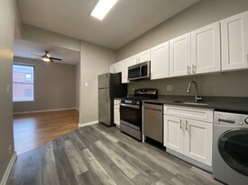 2801 W Logan Apartamentos