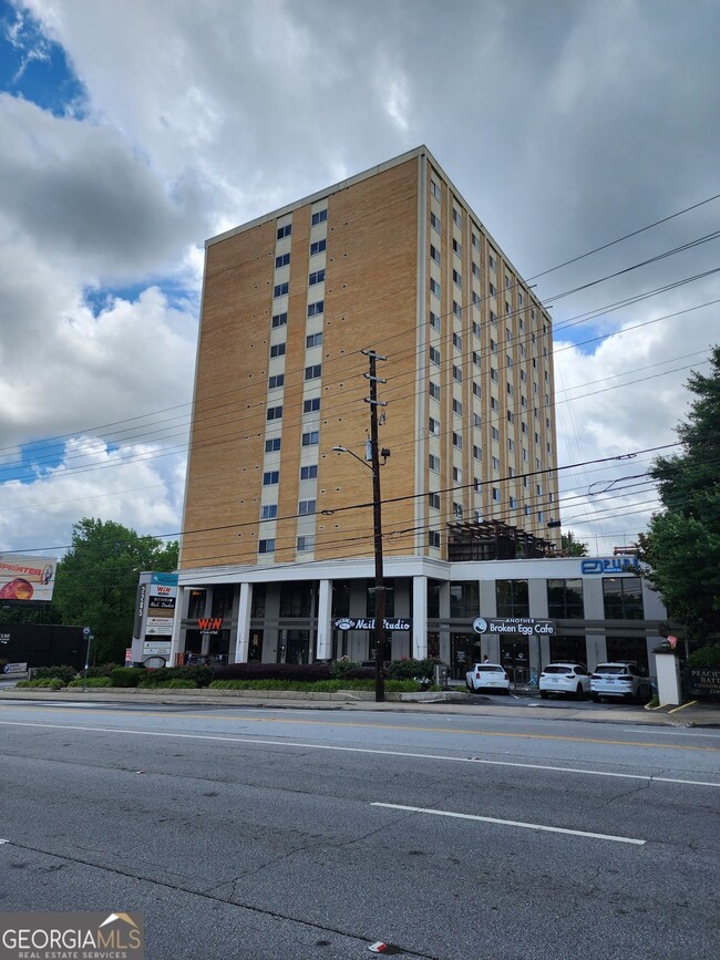 2285 Peachtree Rd NE in Atlanta, GA - Building Photo - Building Photo