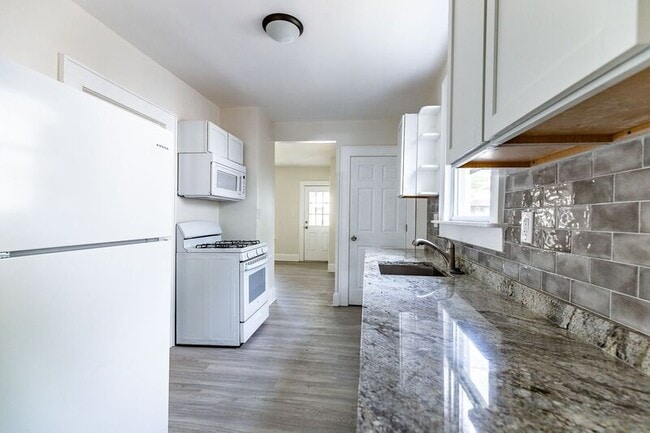 2876 Indianola Ave in Columbus, OH - Building Photo - Building Photo