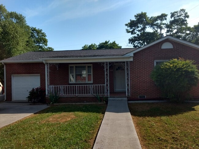property at 103 Sunset Dr NW