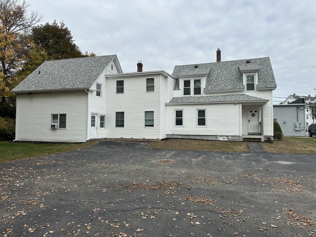 17 Central St, Unit Apt. 4 in Derry, NH - Building Photo - Building Photo