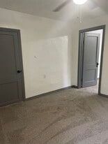 5826 E Pea Ridge Rd in Huntington, WV - Building Photo