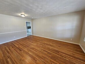 1016 Indian Creek Trail in Dallas, TX - Building Photo - Building Photo