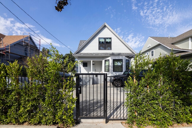 property at 4541 1/2 Melbourne Ave