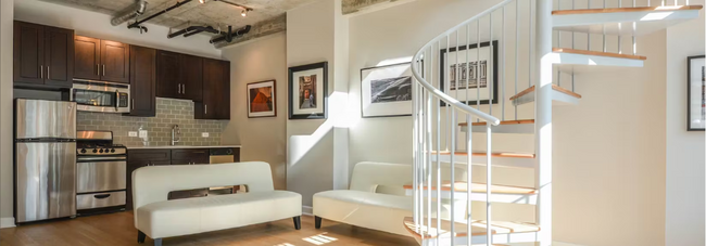 737 W Chicago Ave in Chicago, IL - Building Photo - Building Photo
