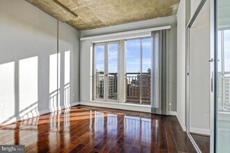 301 Massachusetts Ave NW in Washington, DC - Foto de edificio - Building Photo