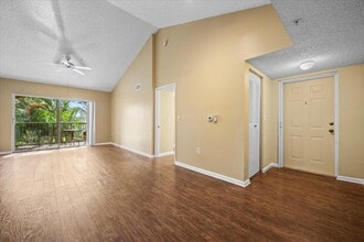 272 Village Blvd in Tequesta, FL - Building Photo - Building Photo