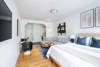 444 W 48th St in New York, NY - Building Photo - Building Photo