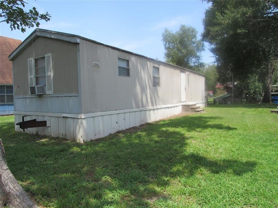 238 Willow Crest Cir in Livingston, TX - Building Photo