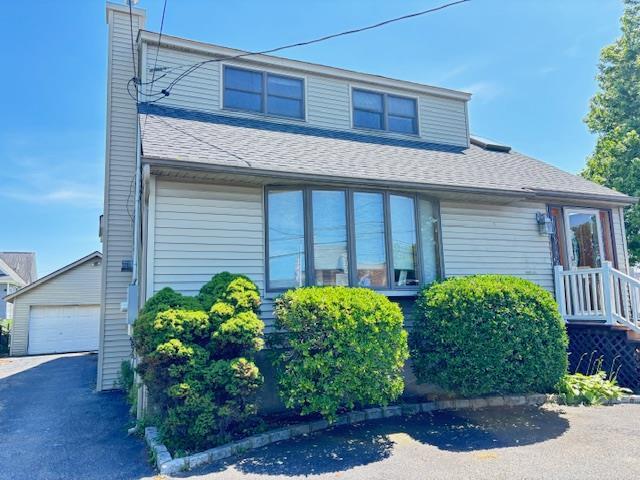 48 New Point Pl in Amityville, NY - Building Photo - Building Photo
