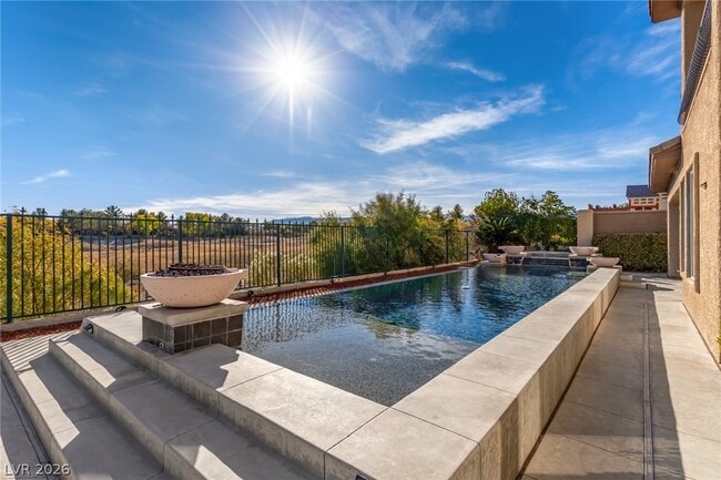 9805 Queen Charlotte Dr in Las Vegas, NV - Building Photo - Building Photo