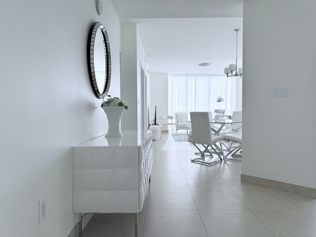 18201 Collins Ave, Unit 1501A in Sunny Isles Beach, FL - Foto de edificio - Building Photo