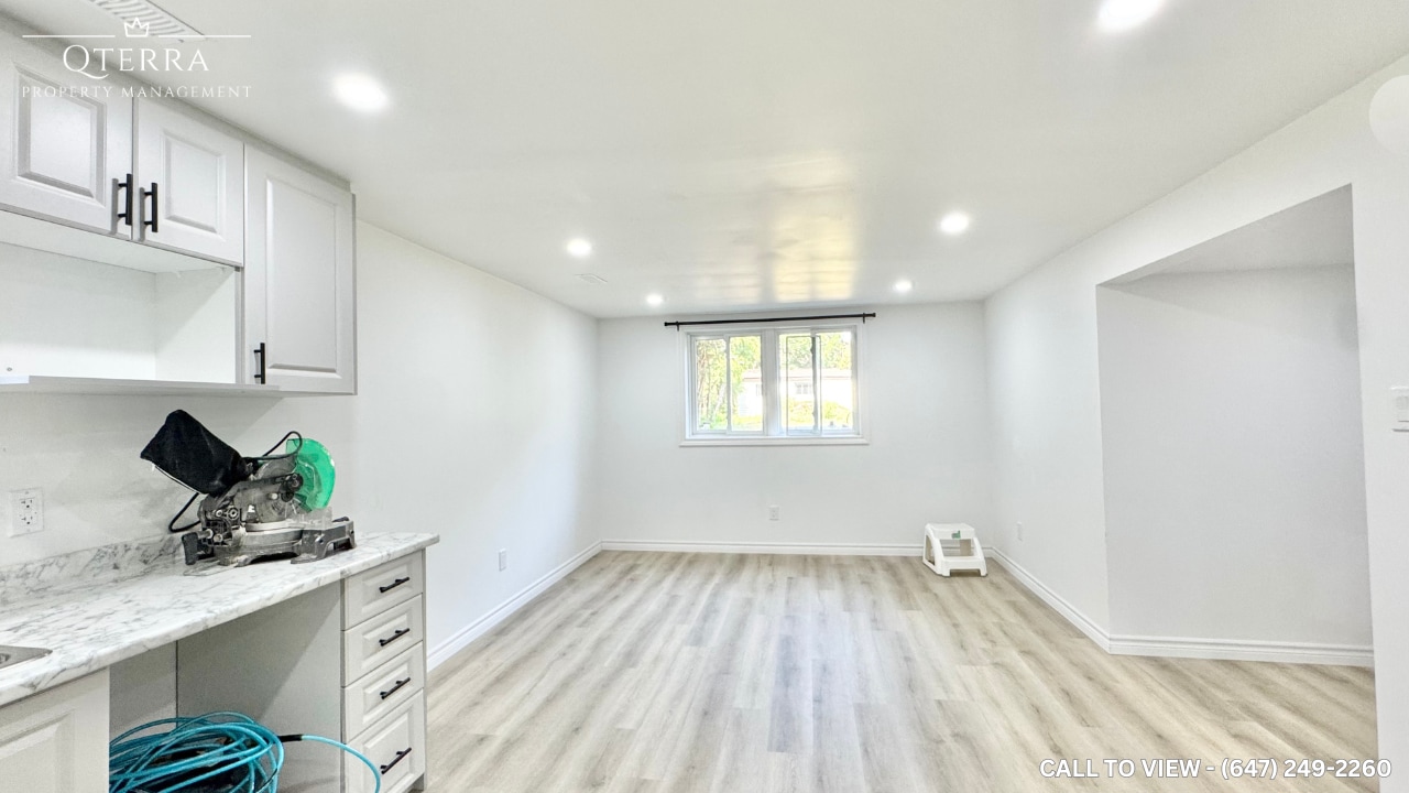 12 Belton Dr in Kitchener, ON - Building Photo