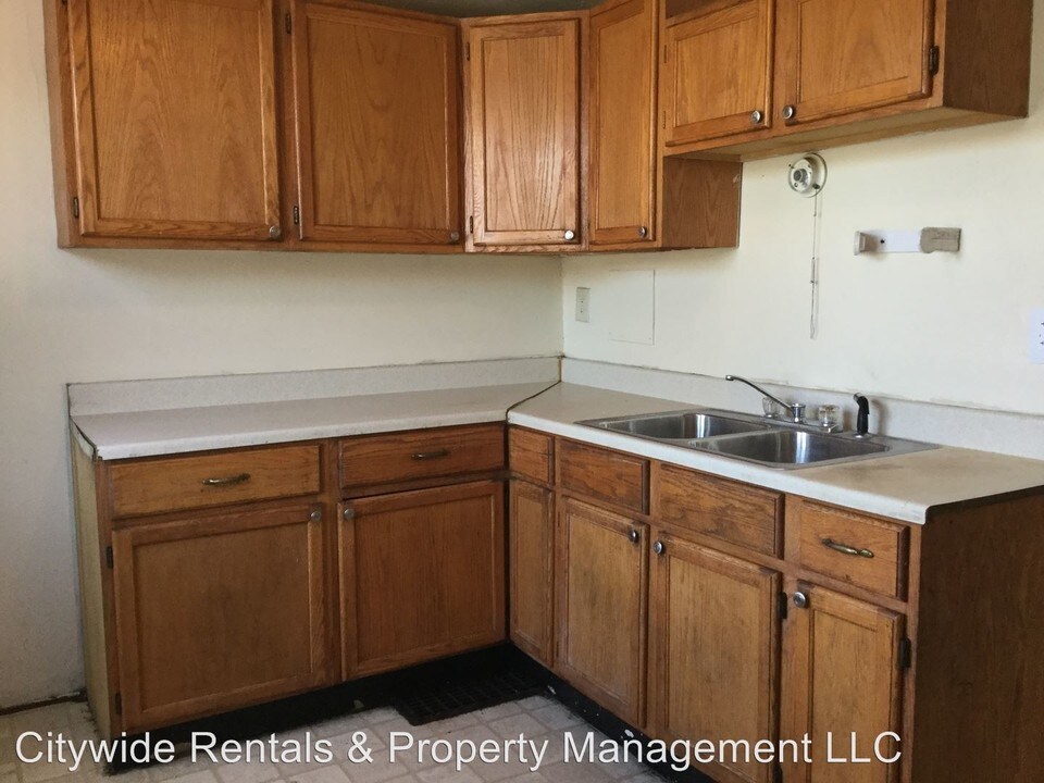 2637 N Holton St in Milwaukee, WI - Building Photo