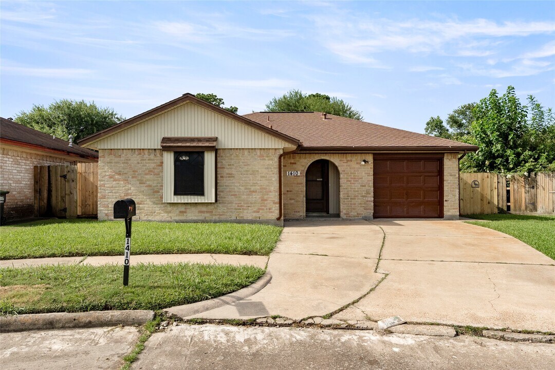 1410 PI Cir in Pasadena, TX - Building Photo