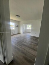 2140 NW 27th St in Miami, FL - Building Photo - Building Photo